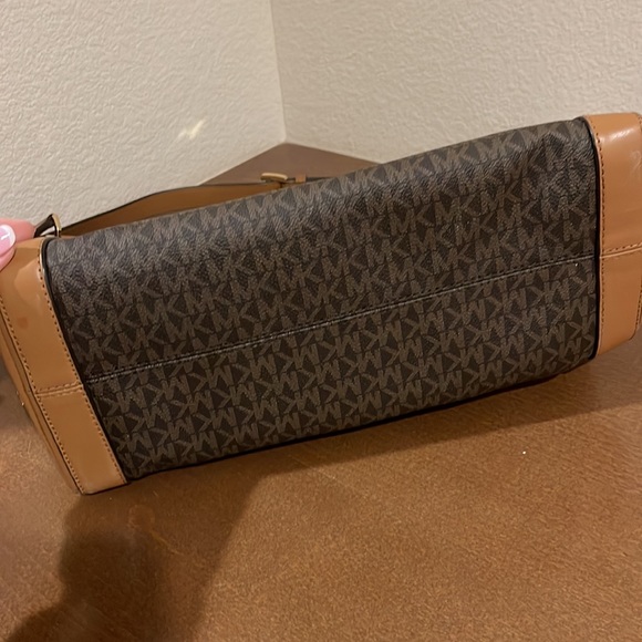 Michael kors stanthorpe tote with gorgeous gold hardware - Picture 5 of 6